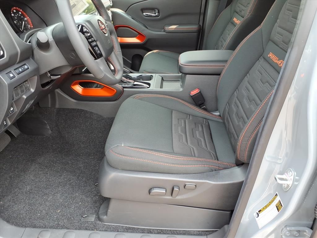 2025 Nissan Frontier Crew Cab PRO-4X photo 10