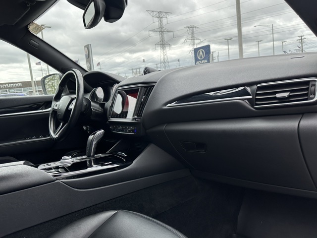 2021 Maserati Levante Base photo 21