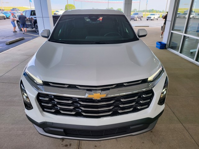 2026 Chevrolet Equinox LT photo 2