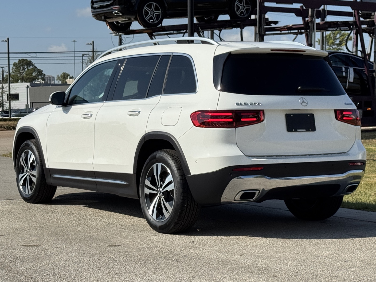 2025 Mercedes Benz GLB 250 4MATIC photo 4