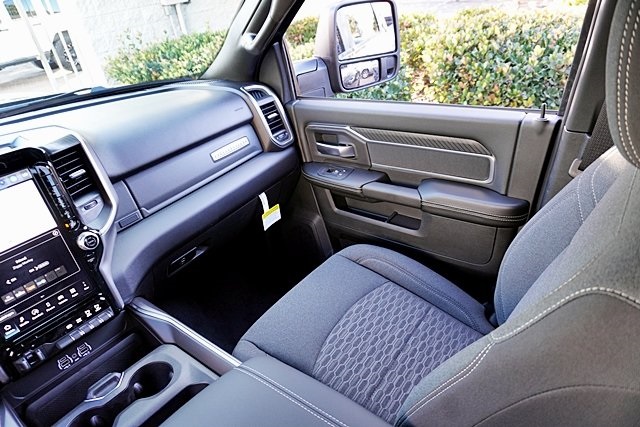 New 2026 Granite Crystal Metallic Clear-Coat Exterior Paint RAM Big Horn image 28