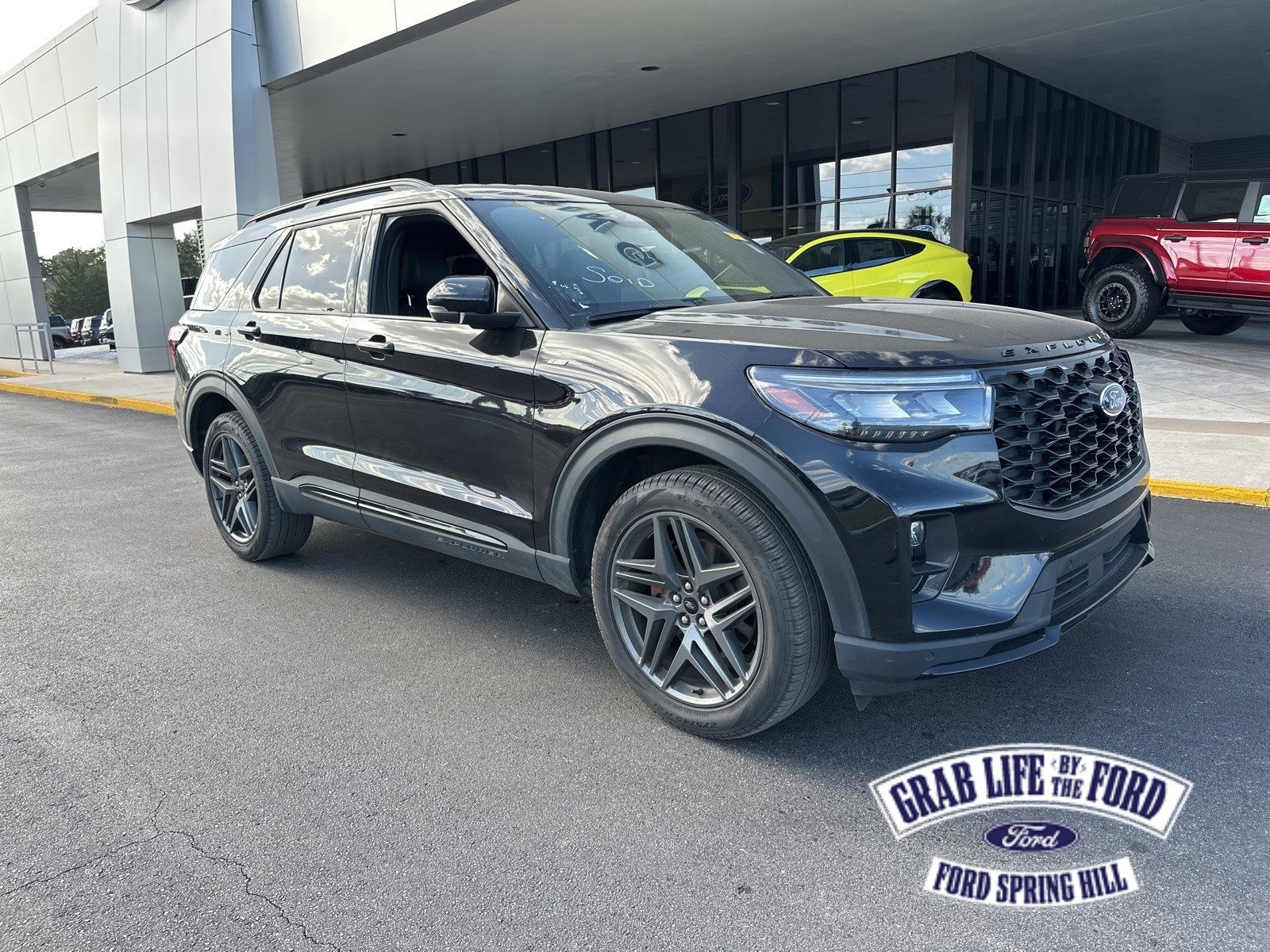 2025 Ford Explorer ST-LINE's photo