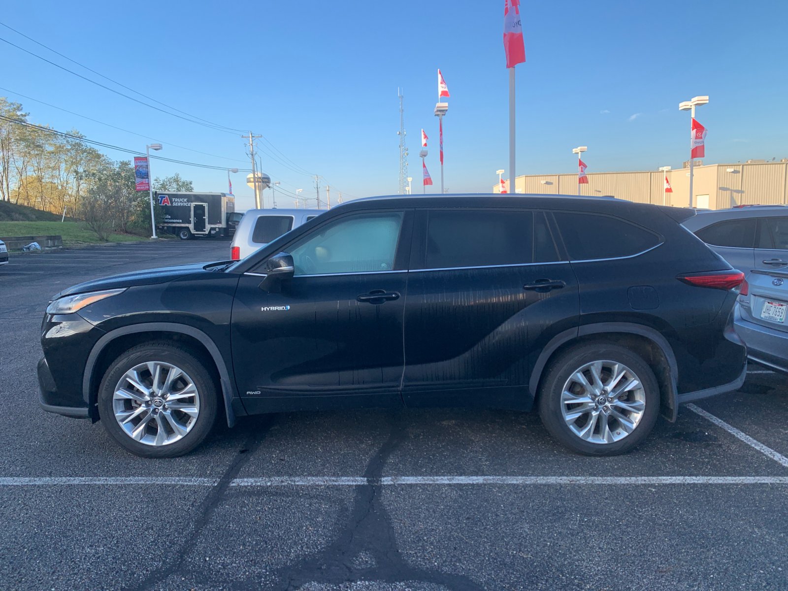 2021 Toyota Highlander Hybrid Limited photo 2