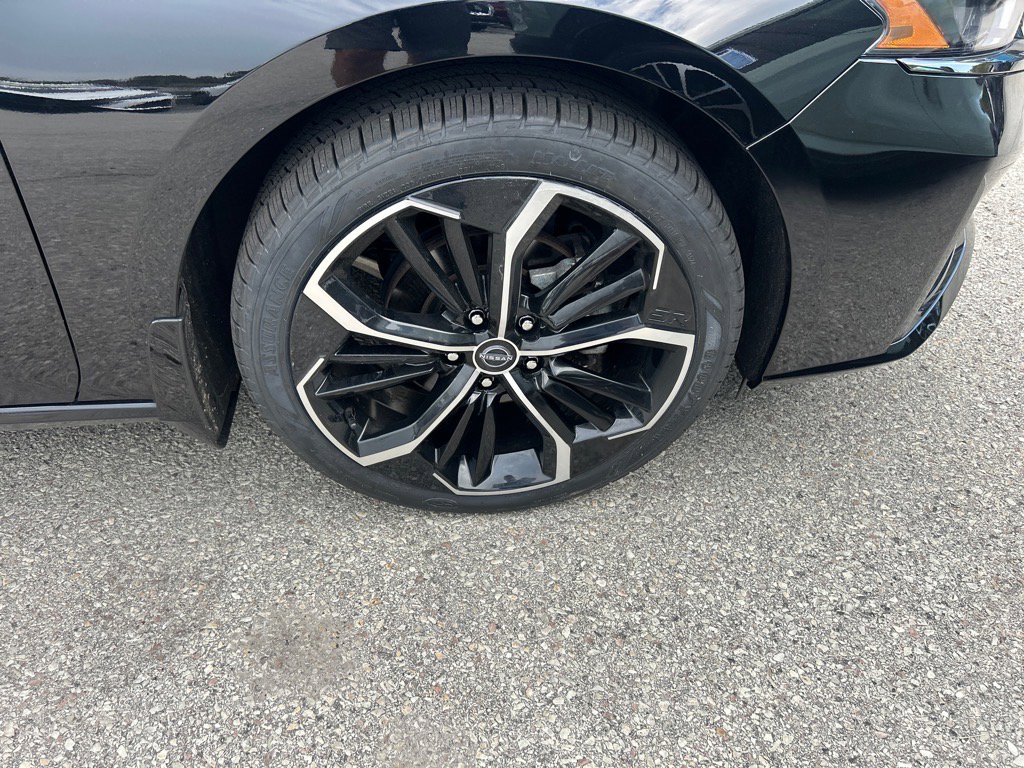 2023 Nissan Altima 2.5 SR photo 10