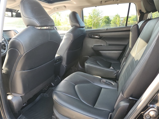 2021 Toyota Highlander XLE photo 13