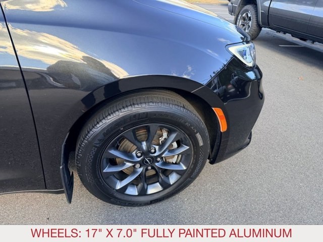 2021 Chrysler Pacifica Touring photo 4