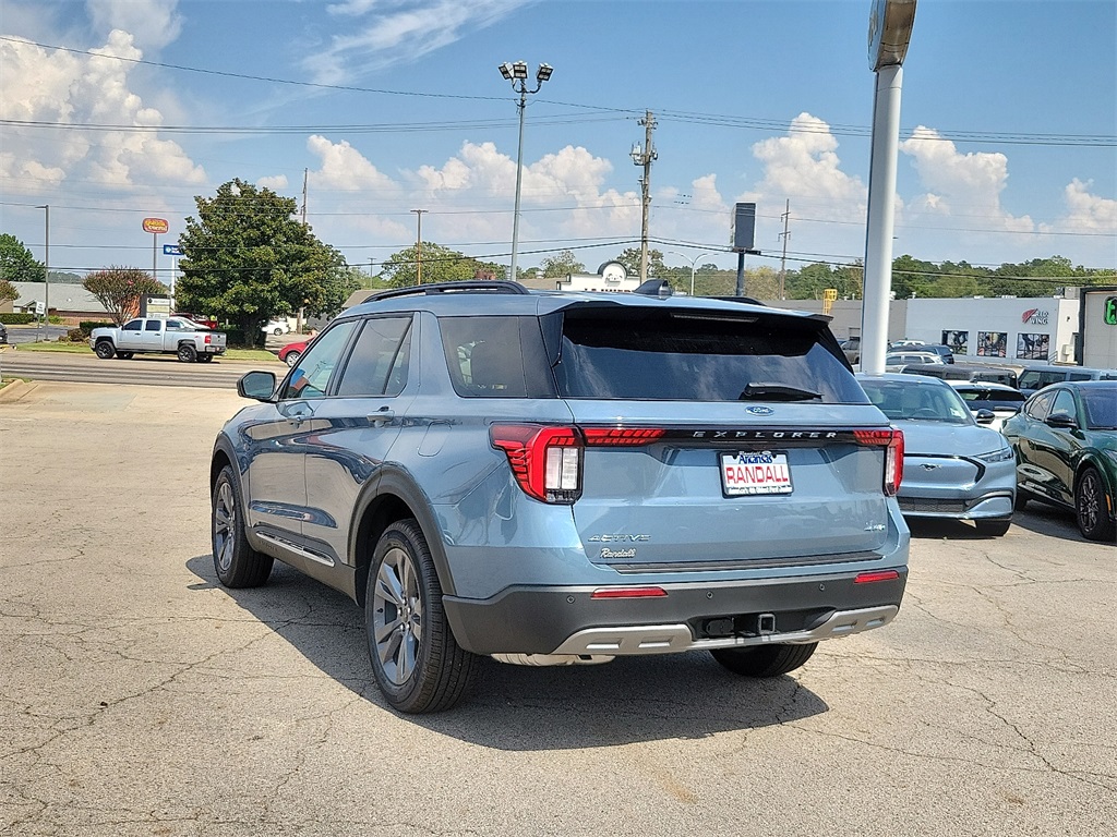 2025 Ford Explorer photo 3