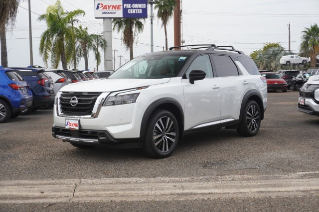 2025 Nissan Pathfinder Platinum's photo