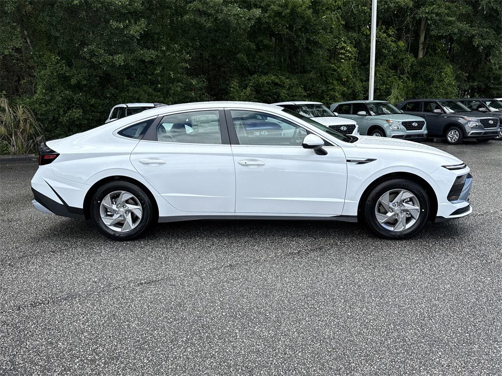 2025 Hyundai Sonata SE photo 2