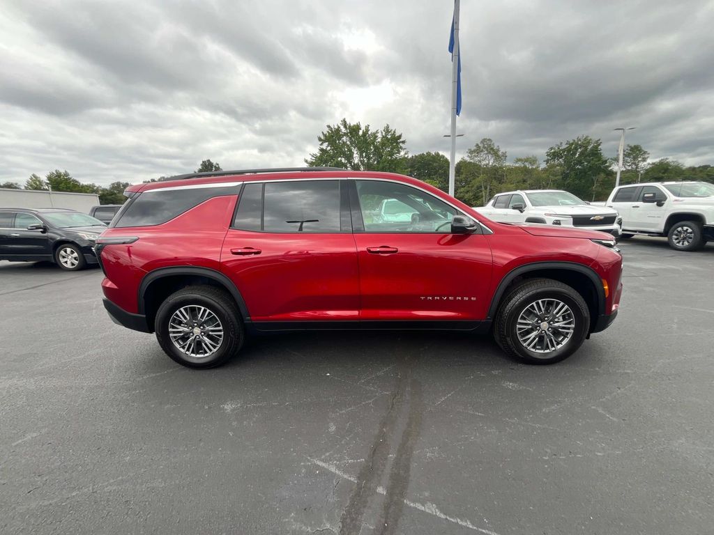2026 Chevrolet Traverse photo 8