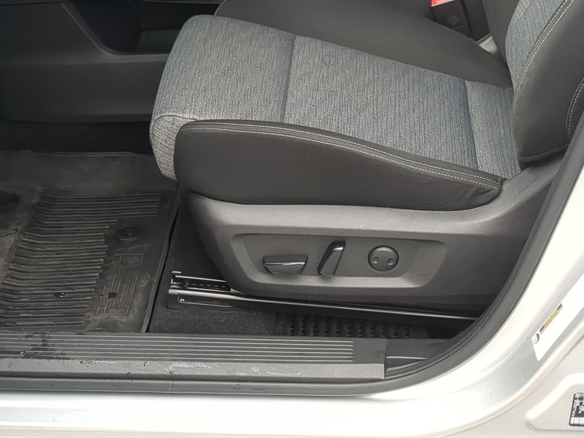 2023 Nissan Rogue SV photo 4