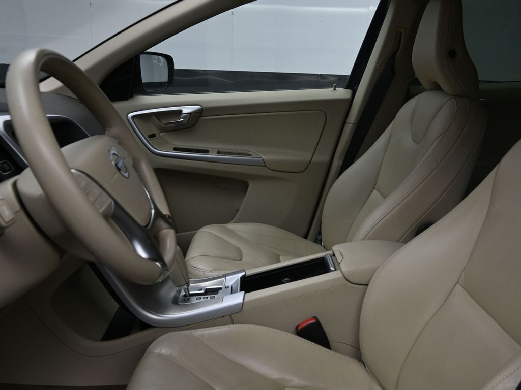 2012 Volvo XC60 T6 Premier Plus photo 11