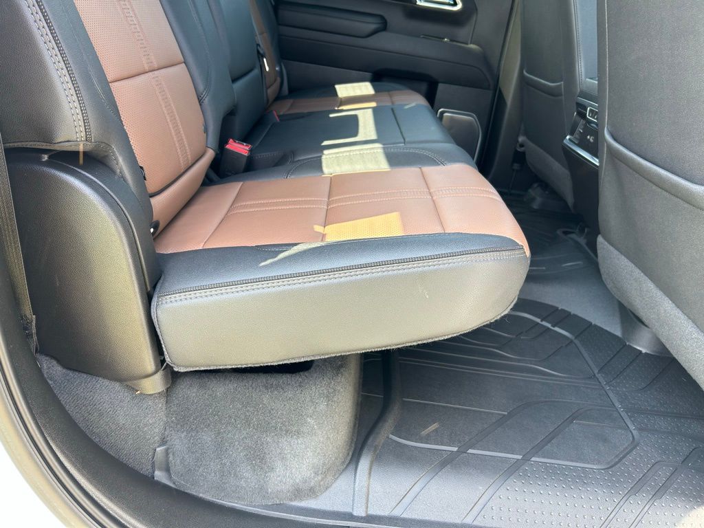2023 Chevrolet Silverado 1500 High Country photo 24