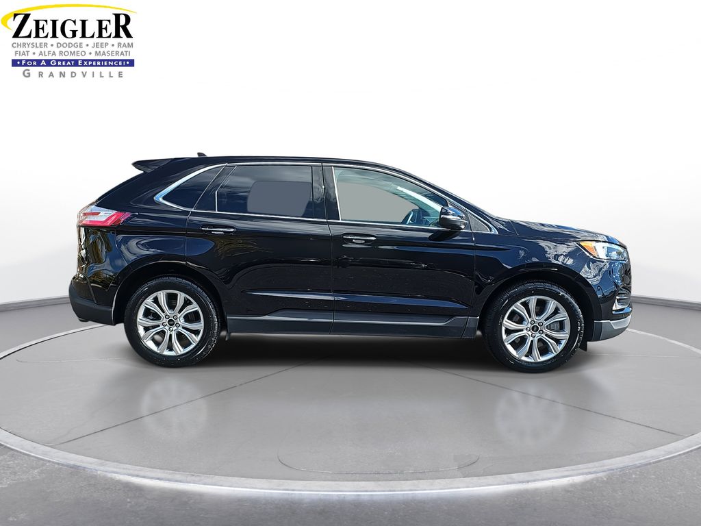 2024 Ford Edge Titanium photo 4