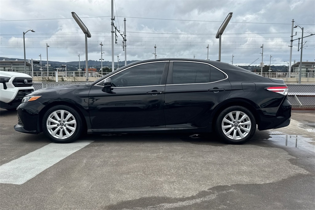 2019 Toyota Camry LE photo 5