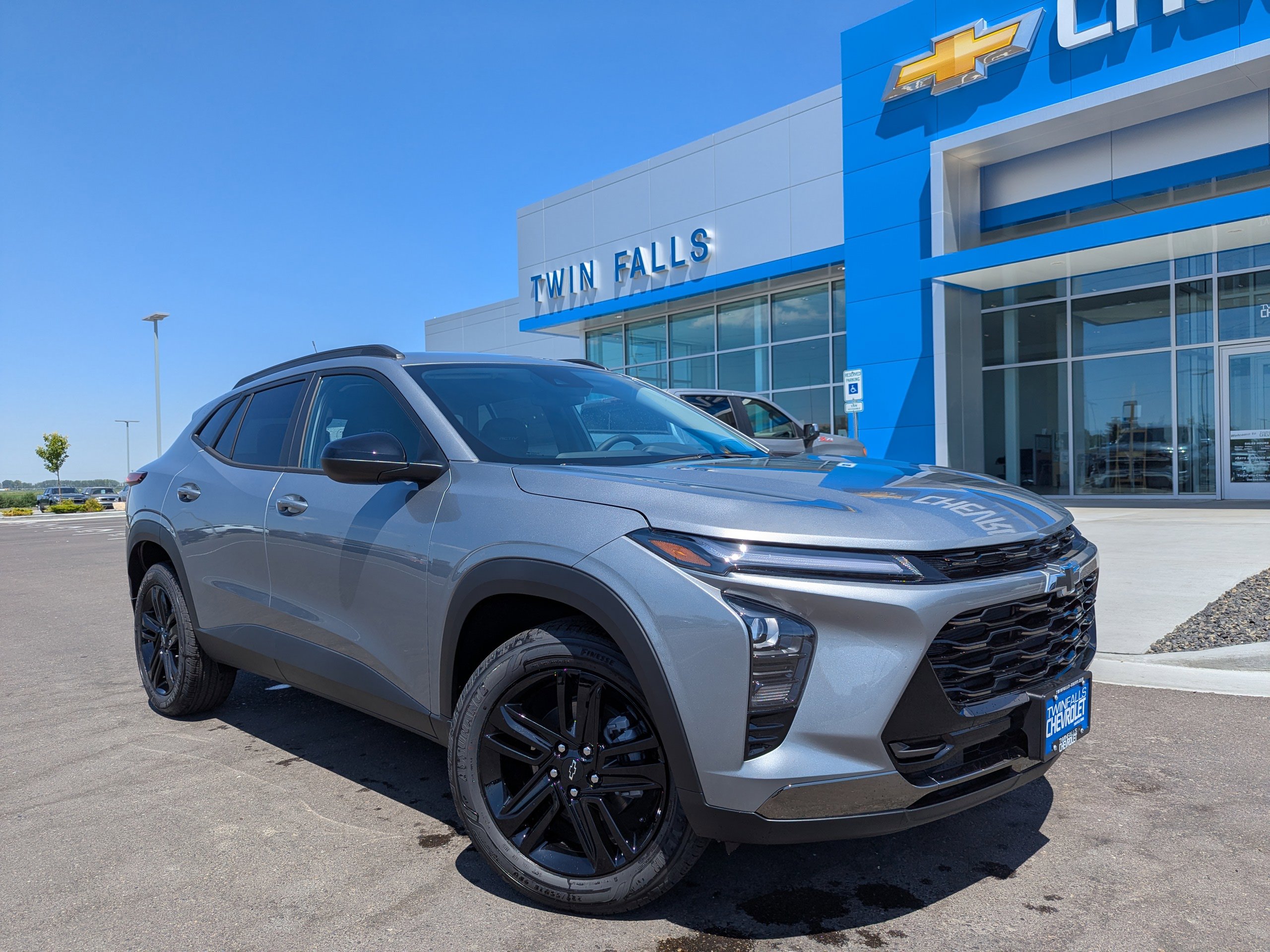 2025 Chevrolet Trax LT photo 4