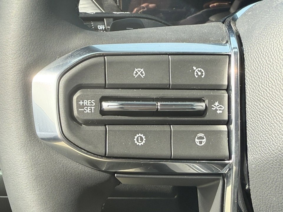 2025 GMC ACADIA - Image 19