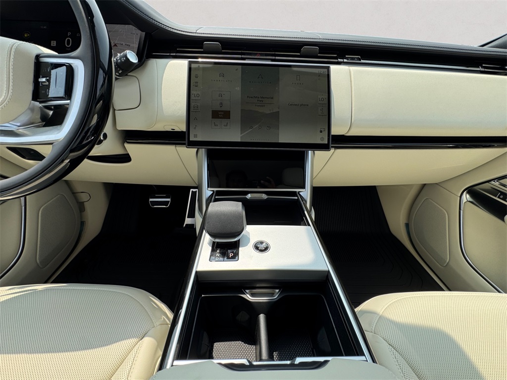 2025 Land Rover Range Rover SE photo 10