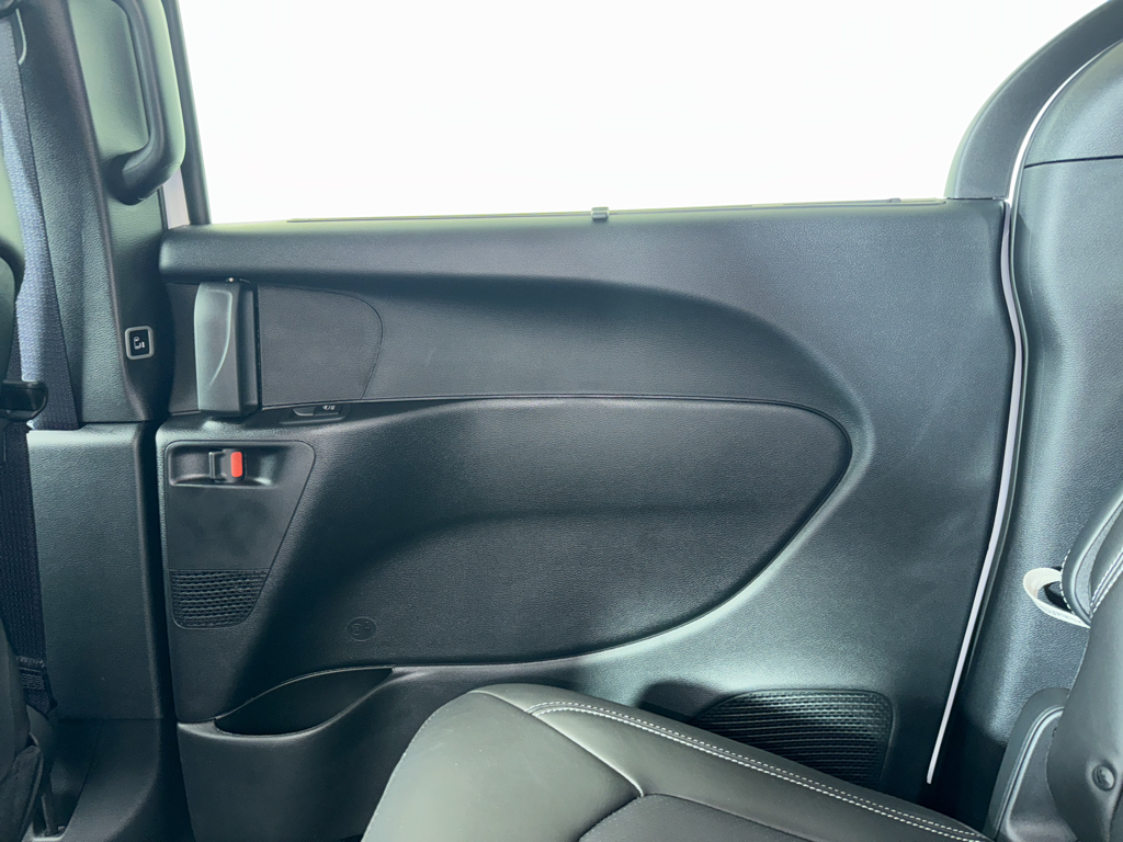2025 Chrysler Pacifica photo 42