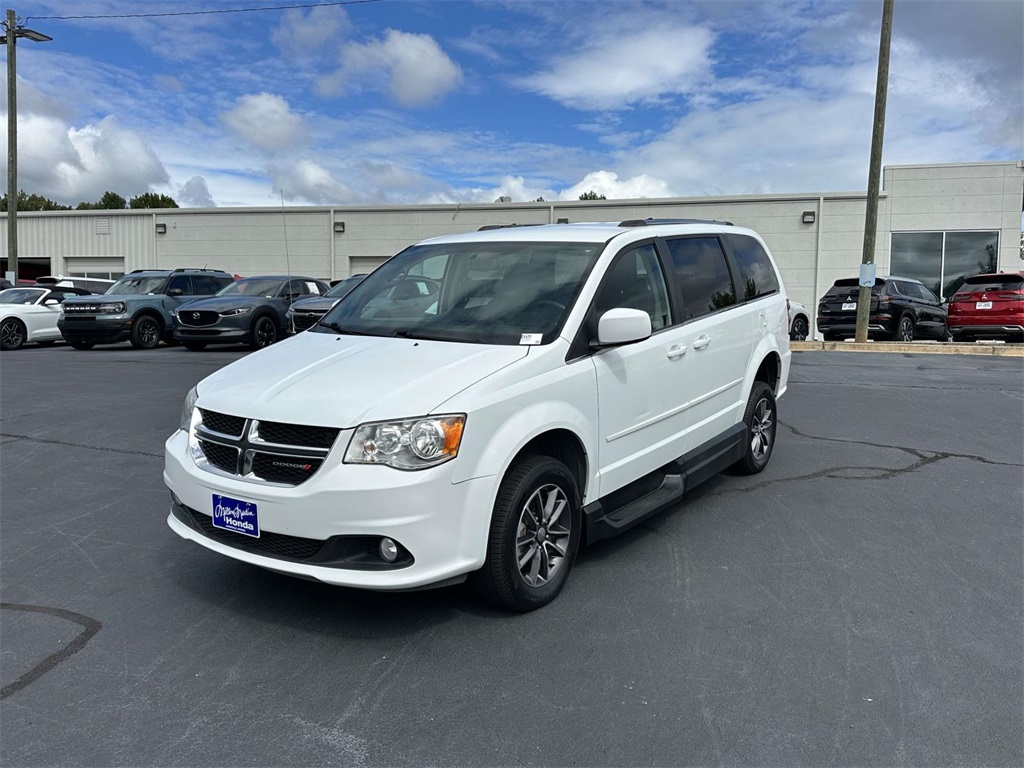 2017 Dodge Grand Caravan SXT photo 3