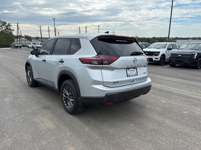 2024 Nissan Rogue S photo 2