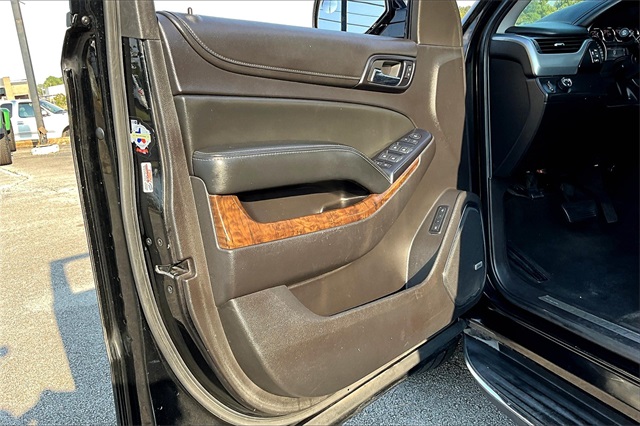 2015 Chevrolet Suburban LT photo 20