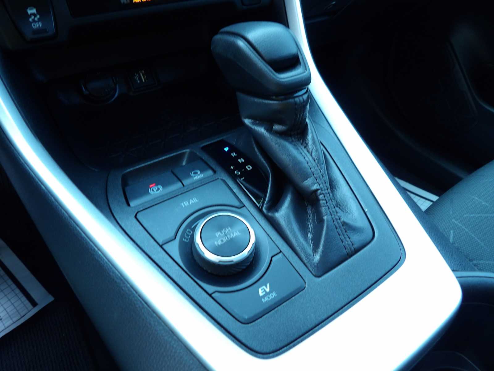 2024 Toyota RAV4 Hybrid XLE photo 19