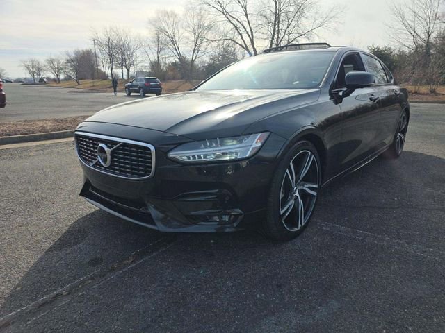 2020 Volvo S90 R-Design's photo