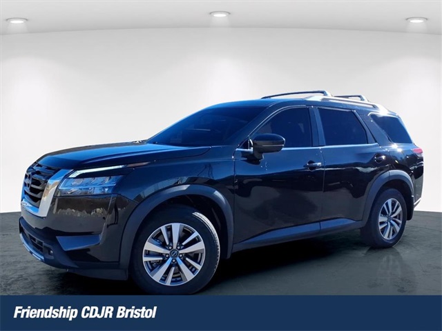 2022 Nissan Pathfinder SL's photo
