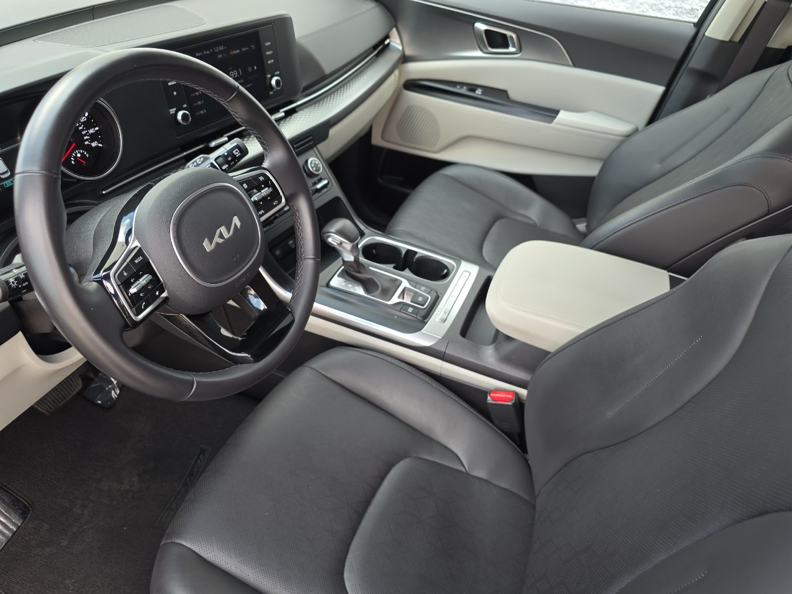 2024 Kia Carnival LX photo 7