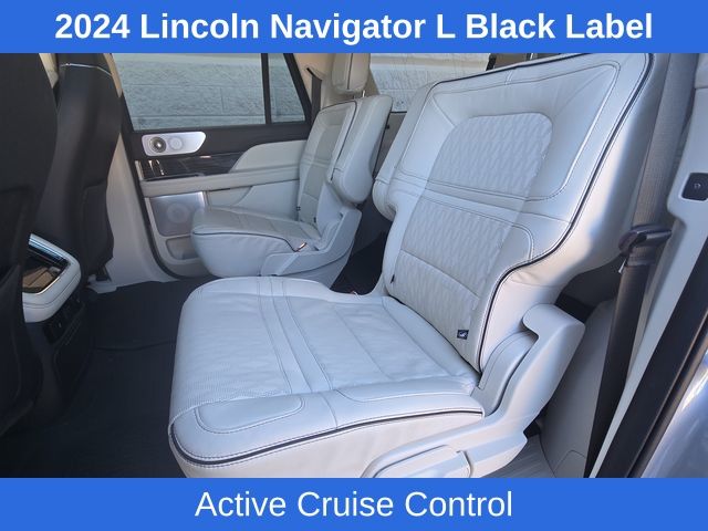 2024 Lincoln Navigator Black Label photo 23