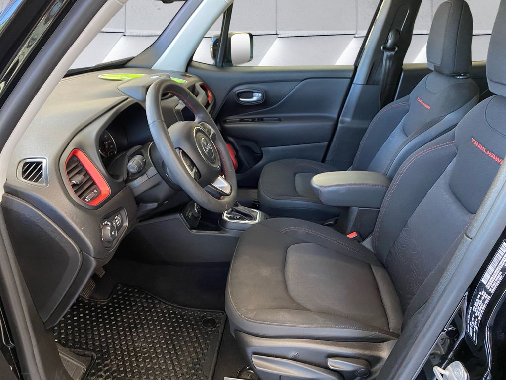 2023 Jeep Renegade Trailhawk photo 7