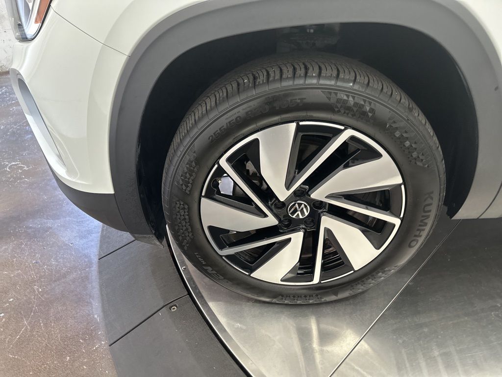 2024 Volkswagen Atlas SE Technology photo 29