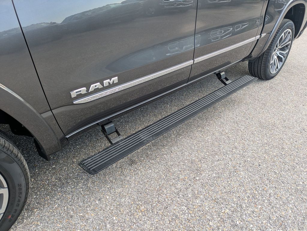 2026 Ram 1500 photo 9
