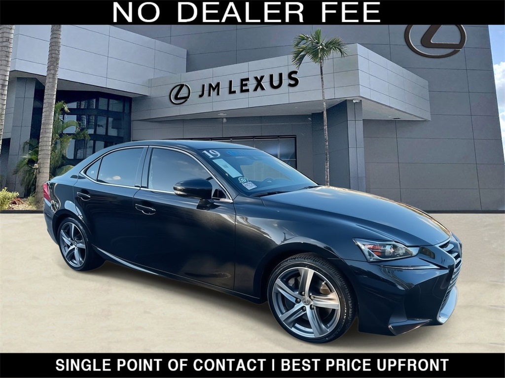 2019 Lexus IS 300's photo