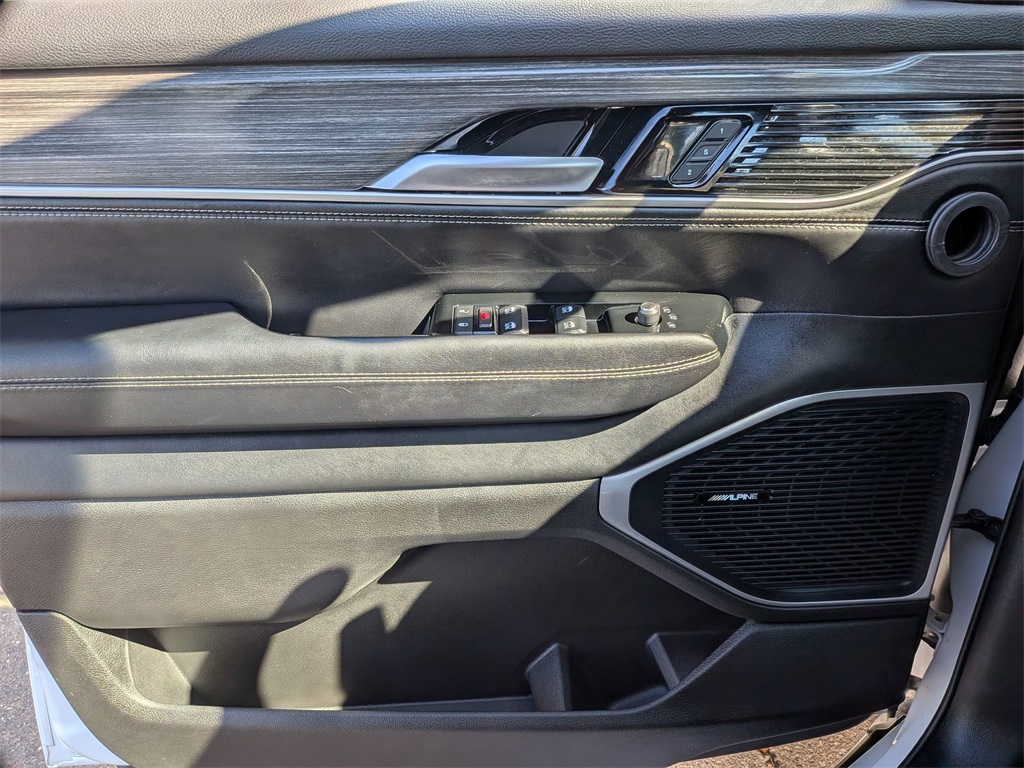 2024 Jeep Wagoneer L Series III photo 10
