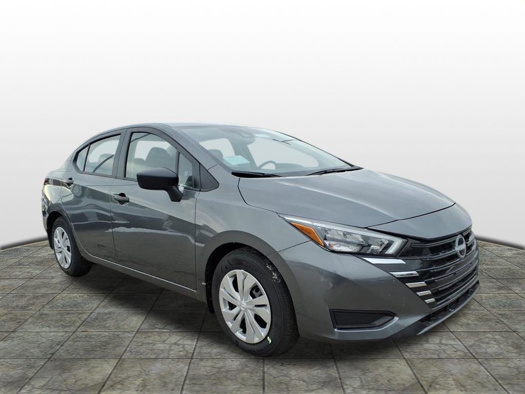 2025 Nissan Versa S's photo