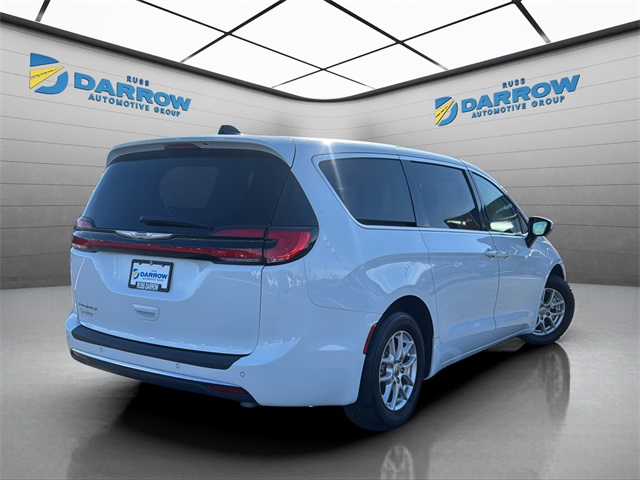 2023 Chrysler Pacifica Touring L photo 3