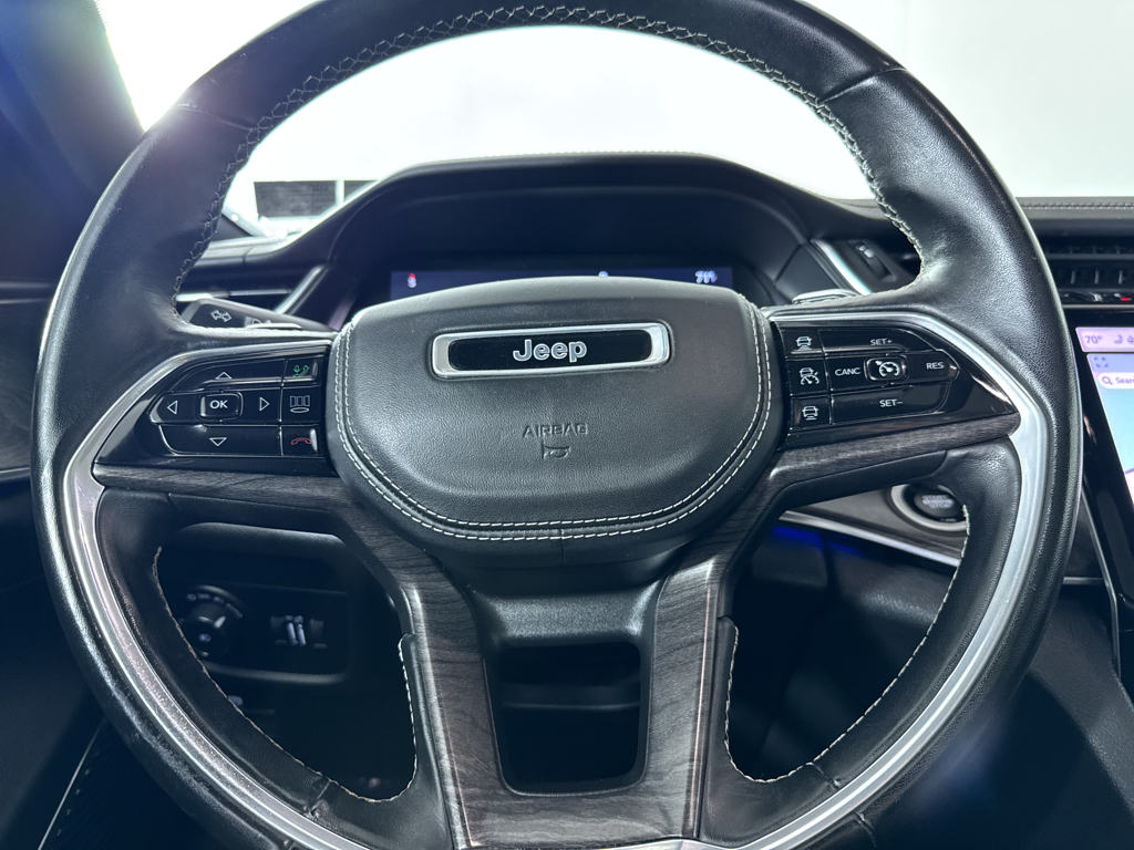 2021 Jeep Grand Cherokee Overland photo 18