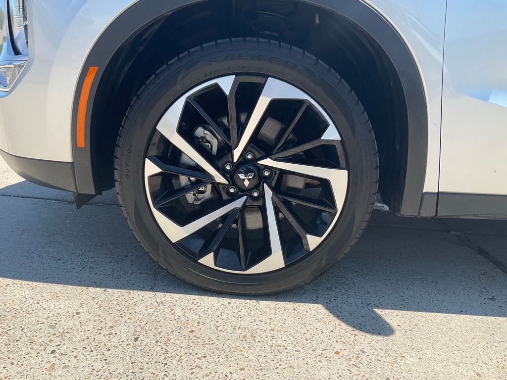 2023 Mitsubishi Outlander SE photo 7