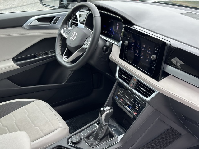 2025 Volkswagen Taos SE photo 13