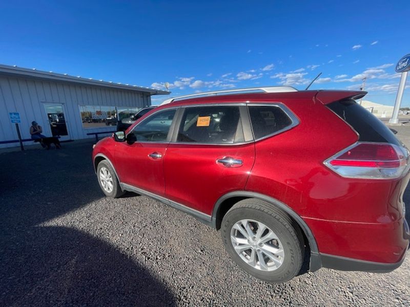 2016 Nissan Rogue SV photo 4