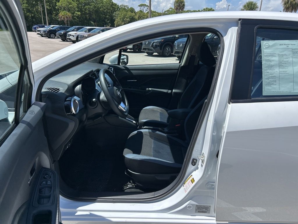 2025 Nissan Versa SV photo 9