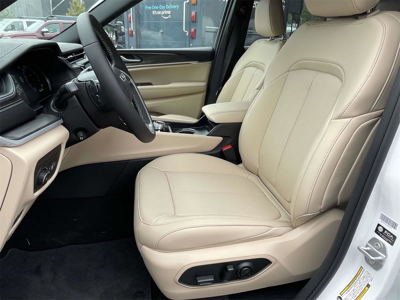 2025 Jeep Grand Cherokee Limited photo 15