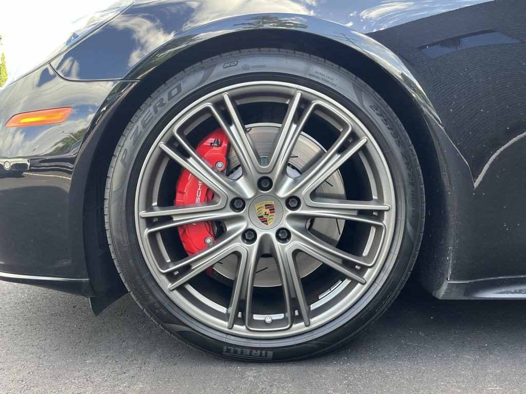 2020 Porsche Panamera Sport Turismo GTS photo 9