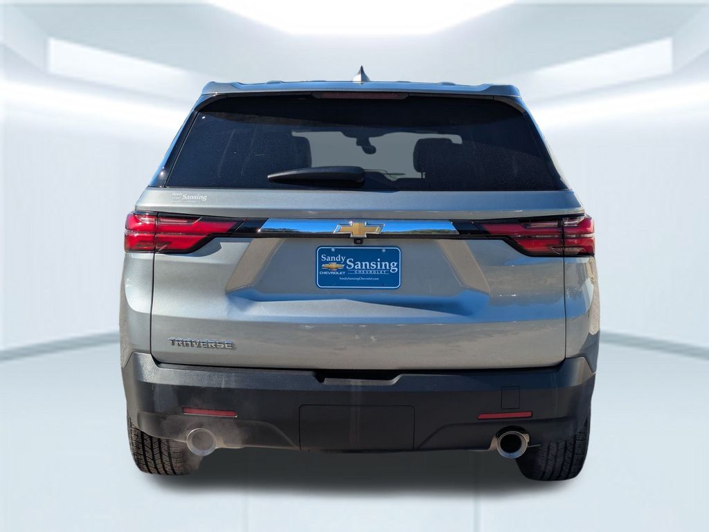 2023 Chevrolet Traverse LS photo 4