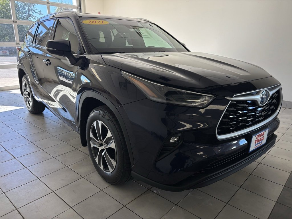 2021 Toyota Highlander Hybrid XLE photo 2