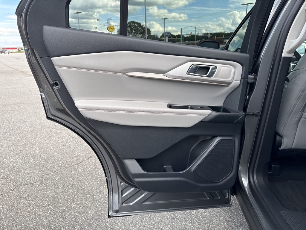 2025 Ford Explorer photo 15