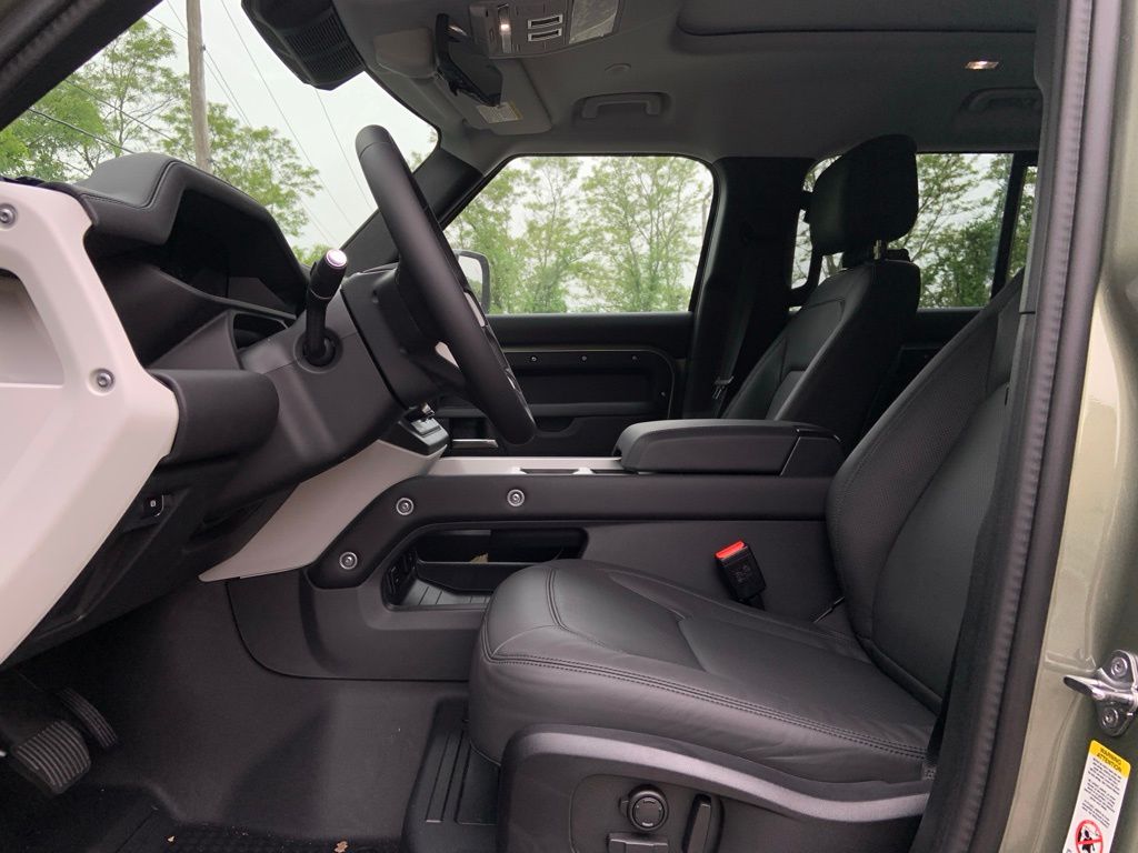 2025 Land Rover Defender 110 S photo 11