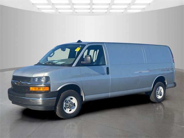 2025 Chevrolet Express 3500 Work Van photo 3